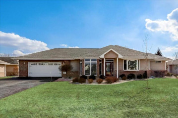 121 Pheasant Run 121, Johnson Creek, WI 53038-9682