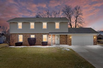 12845 W Brentwood Dr, New Berlin, WI 53151-5407