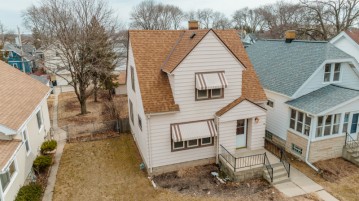 2132 S 62nd St, West Allis, WI 53219-1425