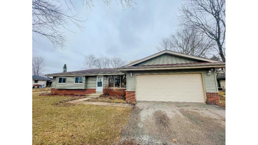 W239N6810 Michele Ln Sussex, WI 53089 by Elements Realty LLC $289,900