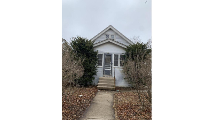 5734 N 36th St Milwaukee, WI 53209 by Brew City Realtors $90,000