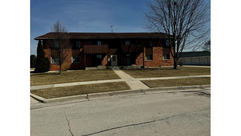 10352 W Whitnall Edge Ct 102 Franklin, WI 53132 by Koshere Realty $126,900