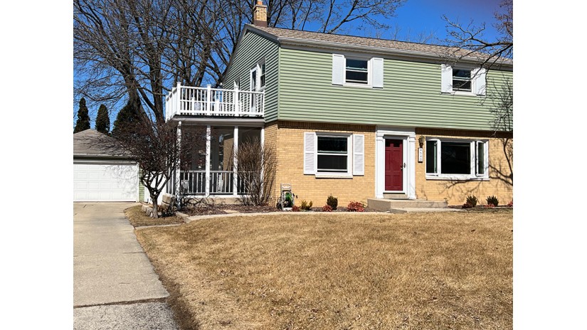 9540 W Palmetto Ave Wauwatosa, WI 53222 by Shorewest Realtors $300,000