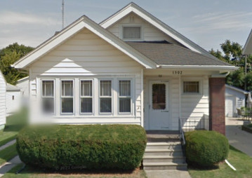 1302 William St, Racine, WI 53402-4160