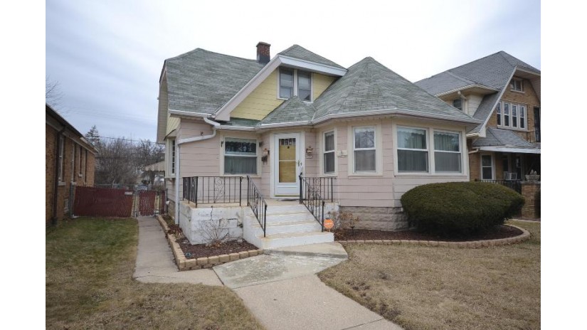 4353 N 19th St Milwaukee, WI 53209 by Cherry Home Realty, LLC $105,000