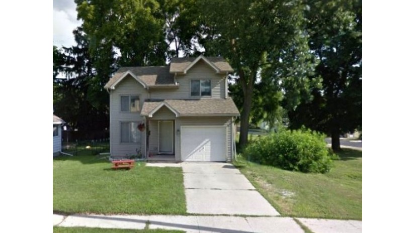220 Emerald St Watertown, WI 53098 by Shorewest Realtors $130,000