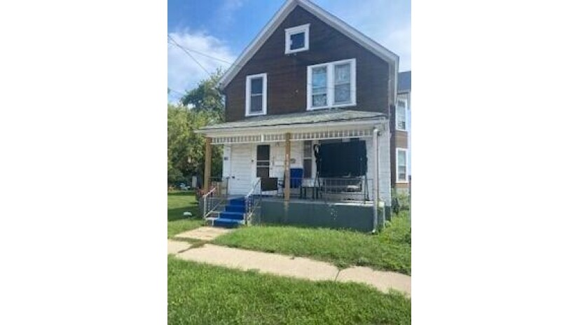 5135 13th Ave Kenosha, WI 53140 by Bear Realty , Inc. Ken $70,000