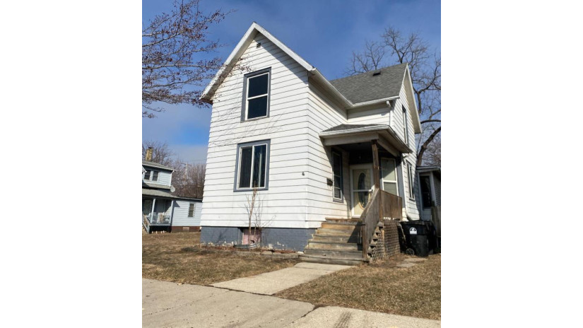 1435 Villa St Racine, WI 53403 by Berkshire Hathaway HomeServices Metro Realty $1,500