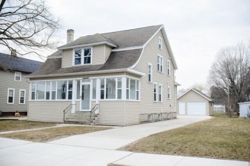 919 6th St, Kiel, WI 53042-1005