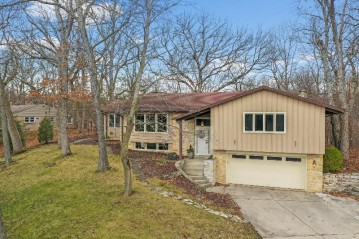 5815 S Frances Ave, New Berlin, WI 53151