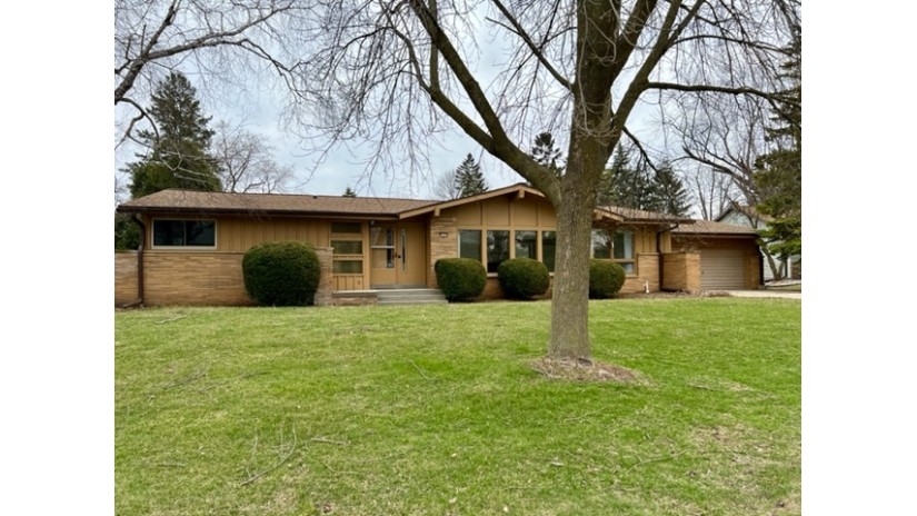 5428 N Mohawk Ave Glendale, WI 53217 by Shorewest Realtors $349,900