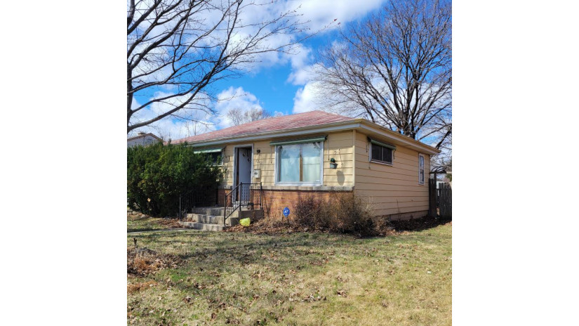 8242 W Luscher Ave Milwaukee, WI 53218 by Coldwell Banker Realty $30,000