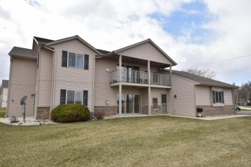 933 Spring Ct, Newburg, WI 53095