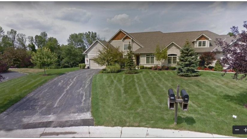 10605 N Hidden Creek Ct Mequon, WI 53092 by NON MLS $615,000