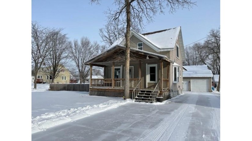 1831 11th Street Eau Claire, WI 54703 by Grip Realty Llc $214,900