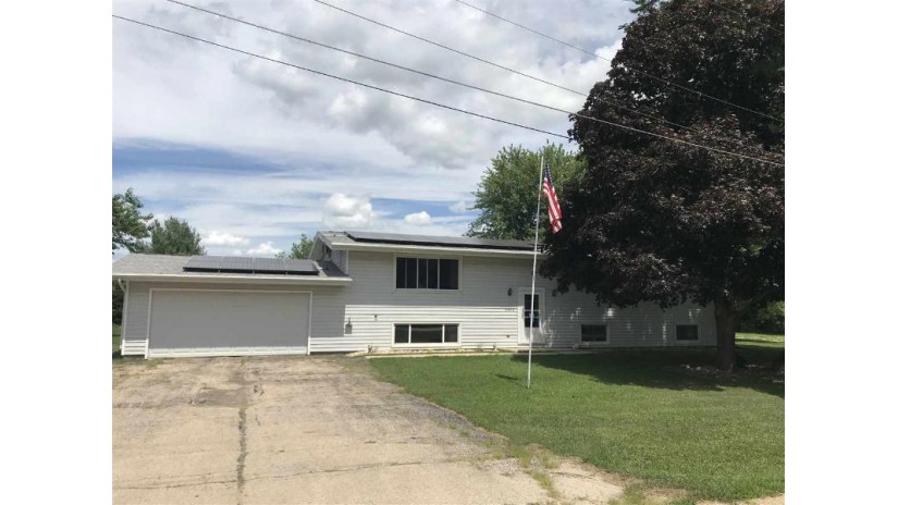 2042 Kenneth Freeport, IL 61032 by The Siedenburg Group $152,000