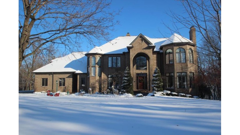 1975 E Telemark Circle Green Bay, WI 54313 by Resource One Realty, Llc $739,000