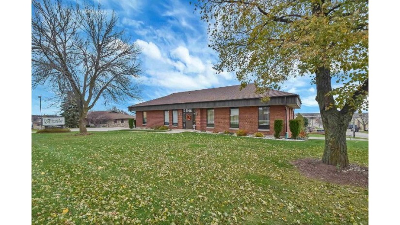 2941 S Ridge Road Ashwaubenon, WI 54304 by Ben Bartolazzi Real Estate, Inc $349,900