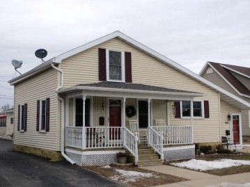 105 E Spring Street, New London, WI 54961-1464