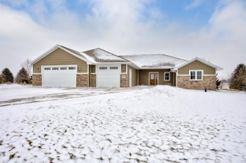 W7427 Hofacker Heights Drive, Ellington, WI 54944