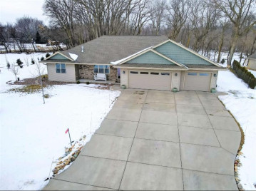 931 Tanglewood Drive, Little Suamico, WI 54141