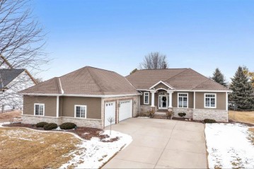 1112 Crown Pointe Circle, Suamico, WI 54173