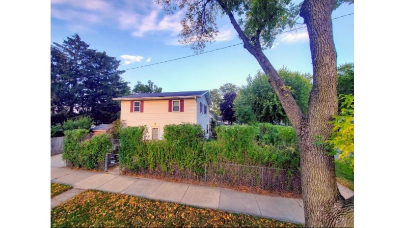 1001 Kedzie St Madison, WI 53704 by Tandem Realty Group $310,000