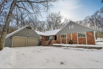 7221 Springfield Cir, Springfield, WI 53597