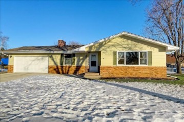 30 7th St, Prairie Du Sac, WI 53578-1528