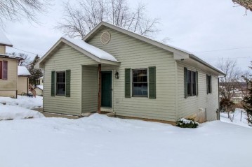 13 N High St, Deerfield, WI 53531