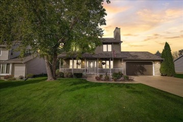 612 Carriage Hill Dr, Watertown, WI 53098-1210