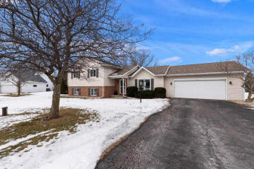 W7656 Danielle Dr, Beaver Dam, WI 53916