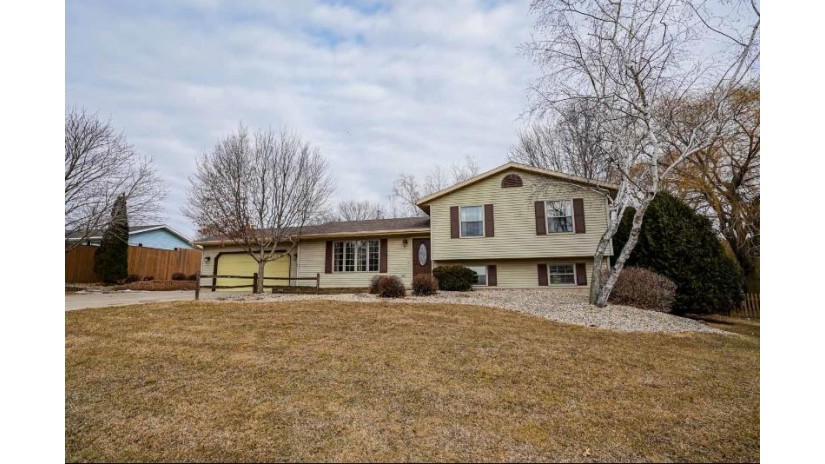 2760 Rolling View Rd Pleasant Springs, WI 53589 by Berkshire Hathaway Homeservices Matson Real Estate $339,900