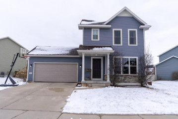 320 Heritage Square Dr, Deerfield, WI 53531