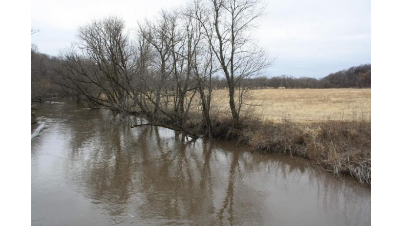 82.5 +/- AC Ferndale Rd Willow Springs, WI 53565 by First Weber Inc $750,000