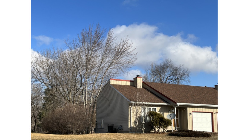 1111 Nantucket Dr A Janesville, WI 53546 by Shorewest Realtors $159,000