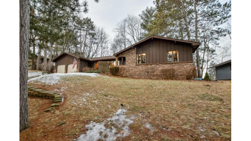 1425 Pineview Dr Reedsburg, WI 53959 by Evergreen Realty Inc $285,000