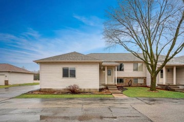 207 Hjemdal Ln, Deerfield, WI 53531