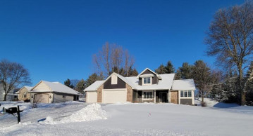 2291 Golf View Dr, River Falls, WI 54022