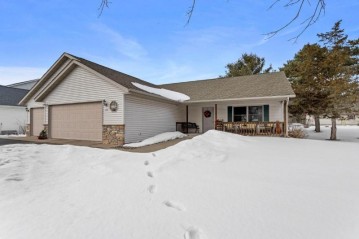 728 Carolina Ct, Saint Croix Falls, WI 54024