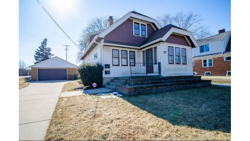 737 W Glendale Ave Glendale, WI 53209 by Roffman Realty Group, LLC $221,000