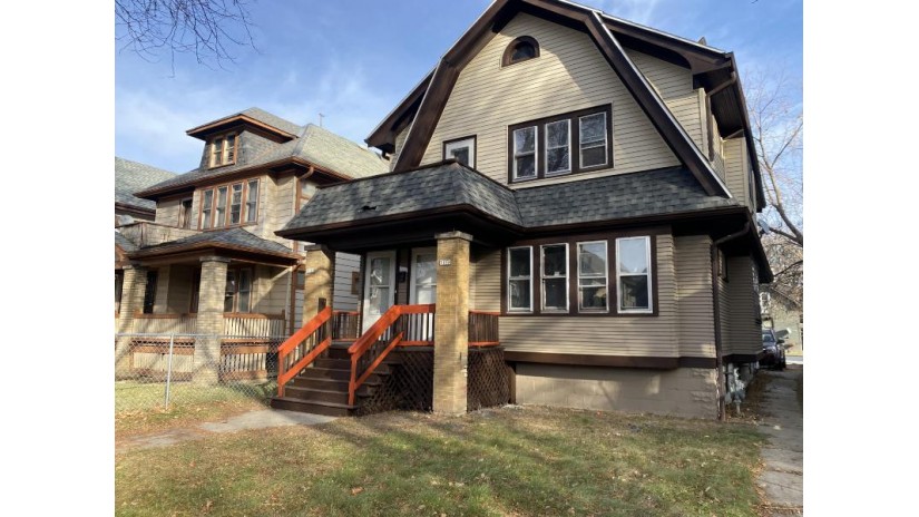 3158 N 39th St 3160 Milwaukee, WI 53216-3607 by Rich Hickles Real Estate $122,400