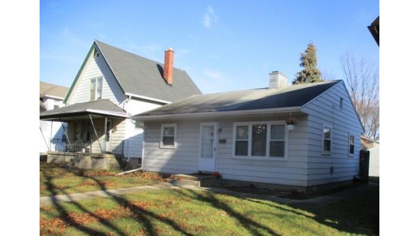 5424 N 39th St Milwaukee, WI 53209-4612 by Midwest Executive Realty $69,900