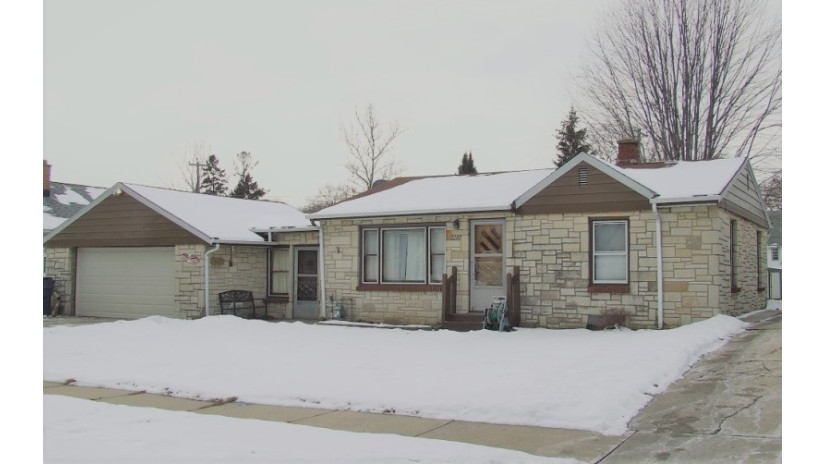 5287 N 73rd St Milwaukee, WI 53218 by Shorewest Realtors $132,900