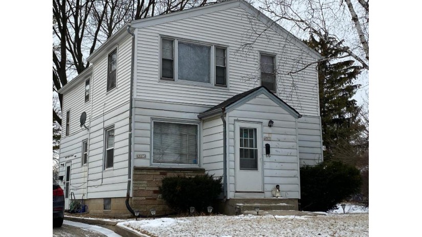 4907 N 54th St Milwaukee, WI 53218 by Coldwell Banker HomeSale Realty - Wauwatosa $129,000