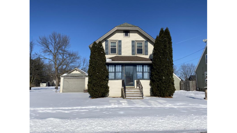 614 Park St Waupun, WI 53963 by GenStone Realty $99,900