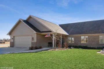 231 Windmill Ln, Walworth, WI 53184