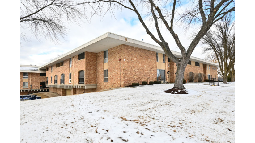 11907 W Appleton Ave 5 Milwaukee, WI 53224 by Shorewest Realtors $99,900