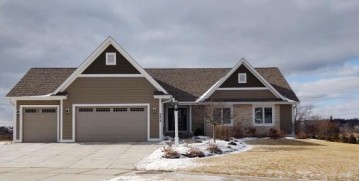 2938 Makou Trl, Waukesha, WI 53189-6885