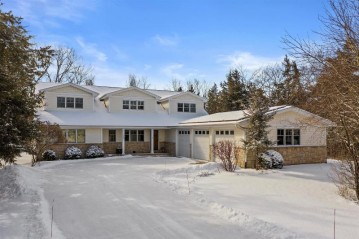 1323 Robin Ln, Caledonia, WI 53402